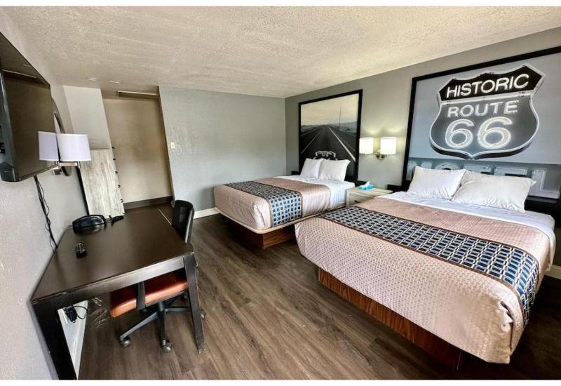 Queen Room with Two Queen Beds - Non-Smoking image 1