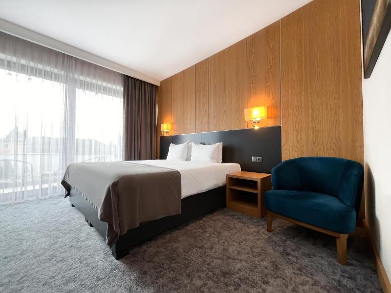 Double Room with Balcony image 1