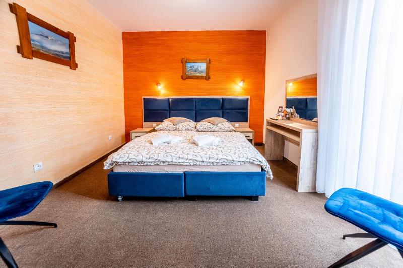 Standard Double Room image 3