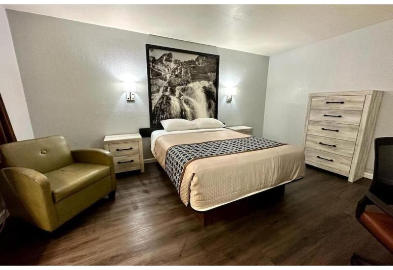 Standard Queen Room image 2