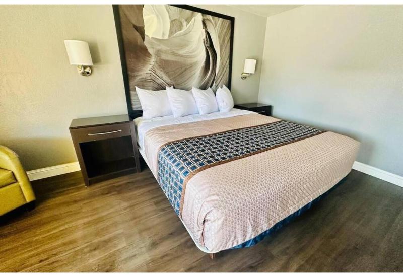 Standard King Room image 1