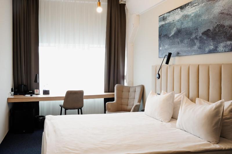 Double Room image 1
