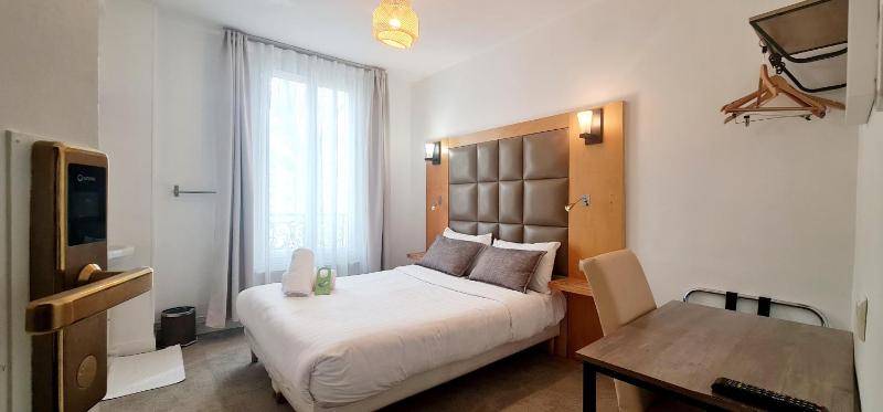 Double Room with Shared Bathroom image 1