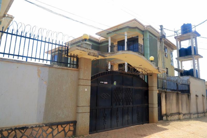 IE Luxury Apartments - image 2