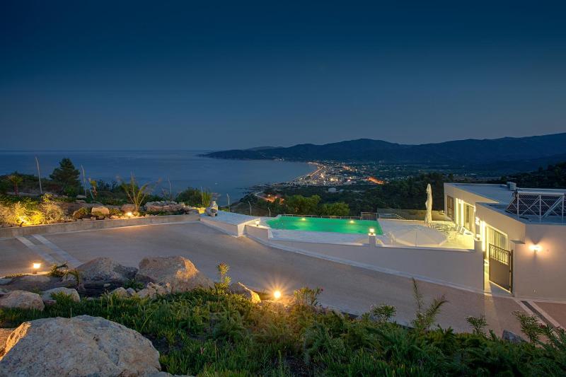 Deluxe Villa image 3