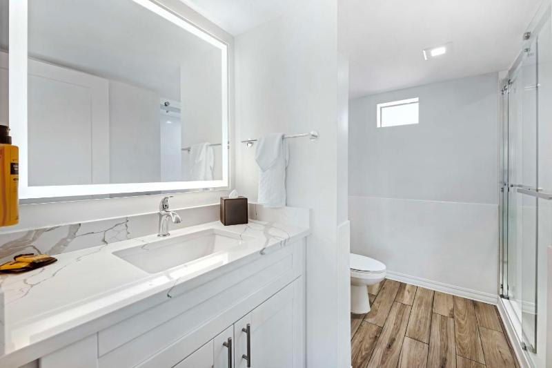 Large Double Room with Two Double Beds and Kitchen - Balcony/Gulf View image 3