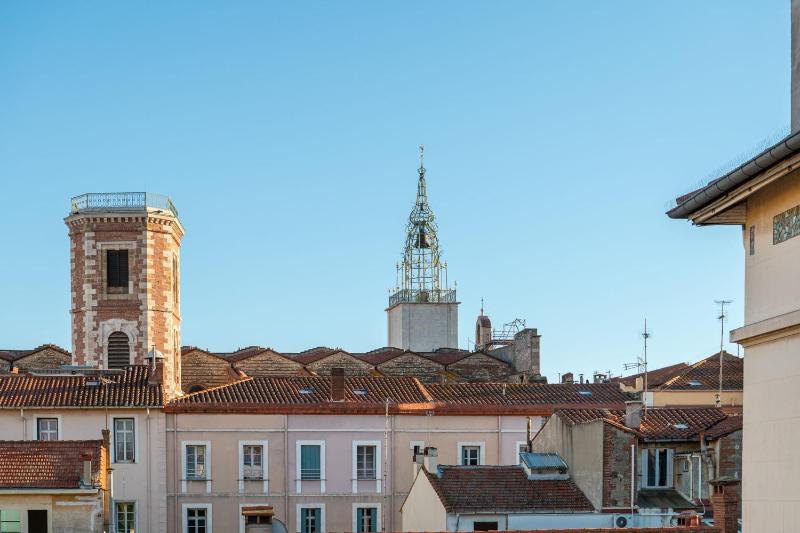 Bright and spacious family nest in Perpignan - image 4