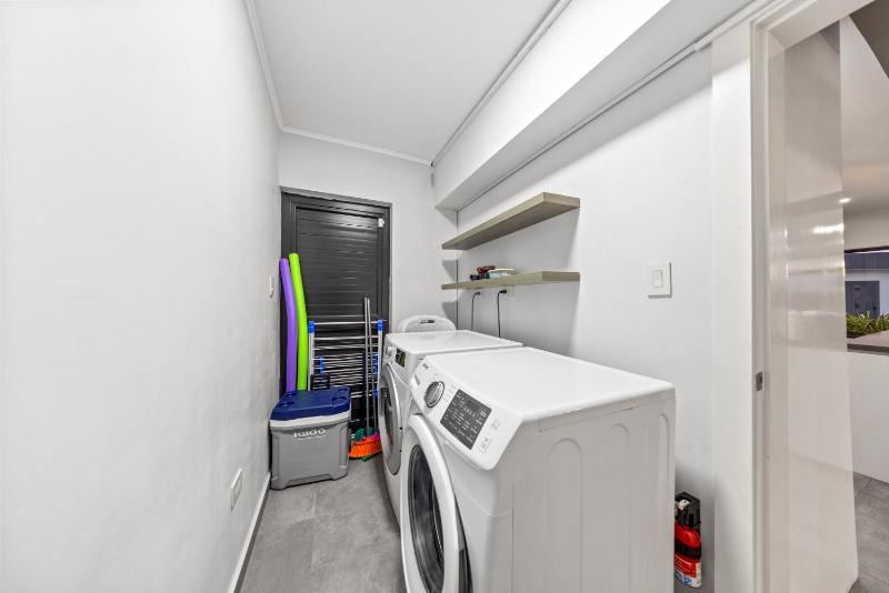 Modern 3BR 1 Min to Beach Pool Prime location - image 16