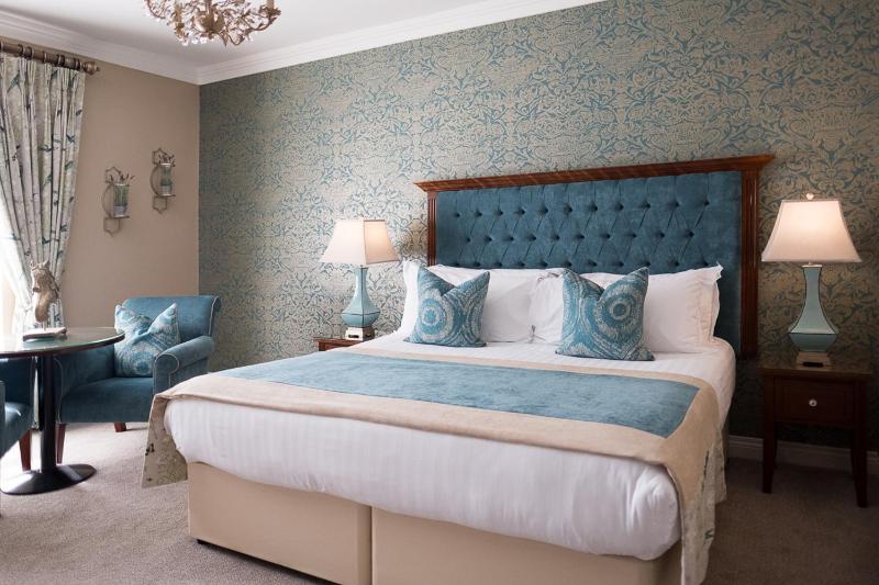 Deluxe Double or Twin Room image 3