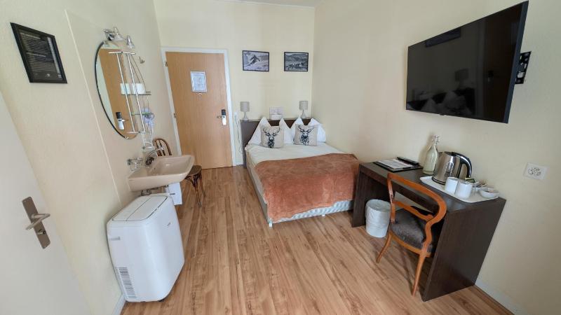 Double Room image 4
