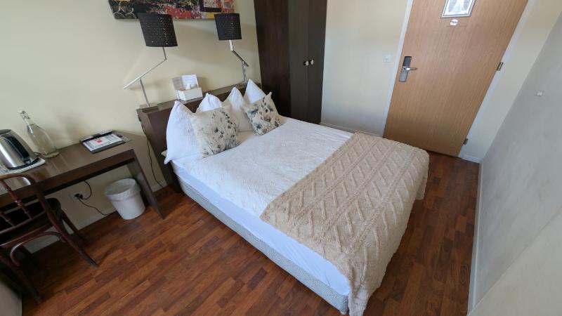 Double Room image 3