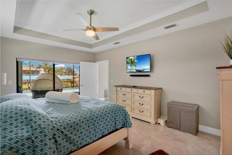 Villa Salty Fins - Beautiful Gulf Access Pool Home - image 20