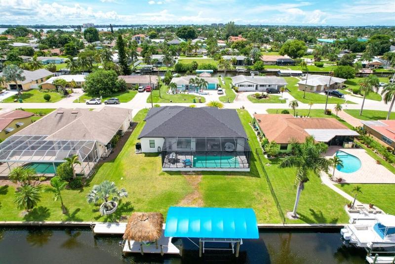 Villa Salty Fins - Beautiful Gulf Access Pool Home - image 36