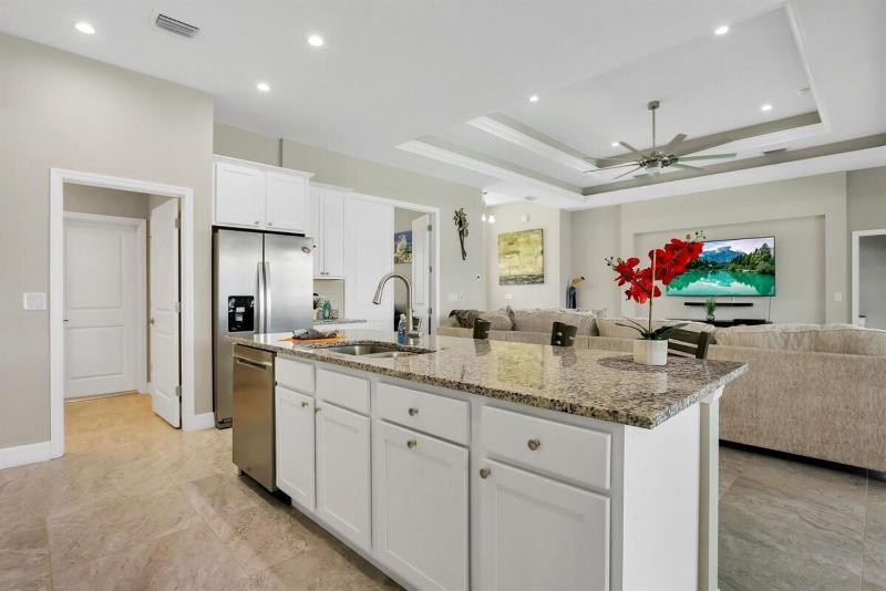 Villa Salty Fins - Beautiful Gulf Access Pool Home - image 5