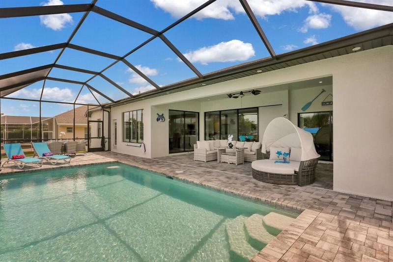 Villa Salty Fins - Beautiful Gulf Access Pool Home - image 12