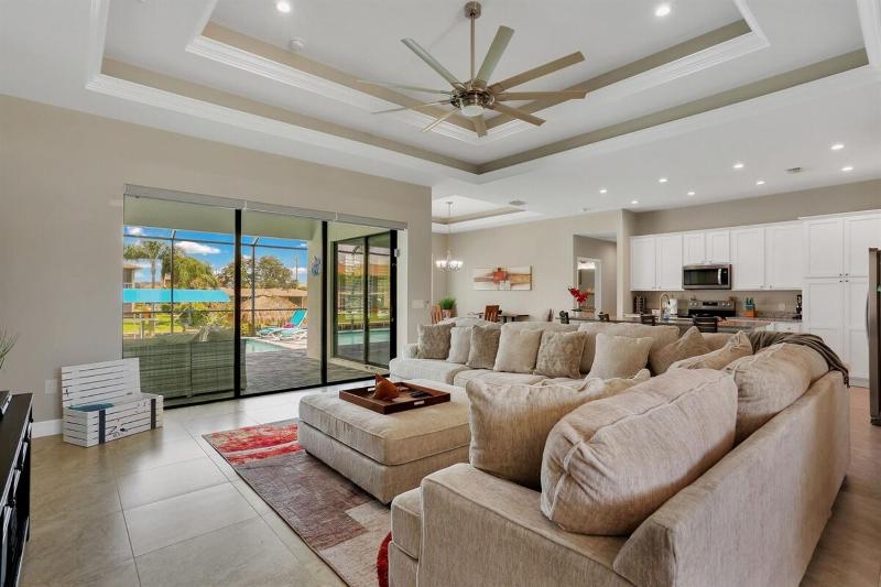 Villa Salty Fins - Beautiful Gulf Access Pool Home - image 33