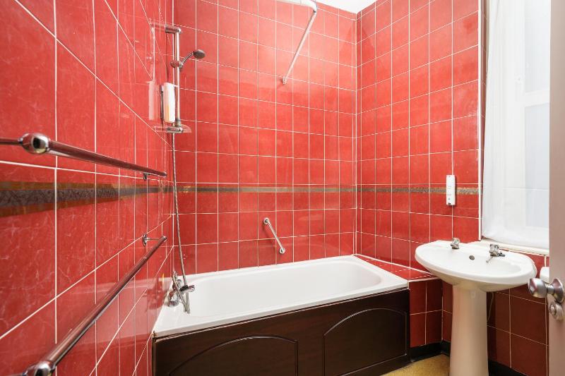 Single Room image 3