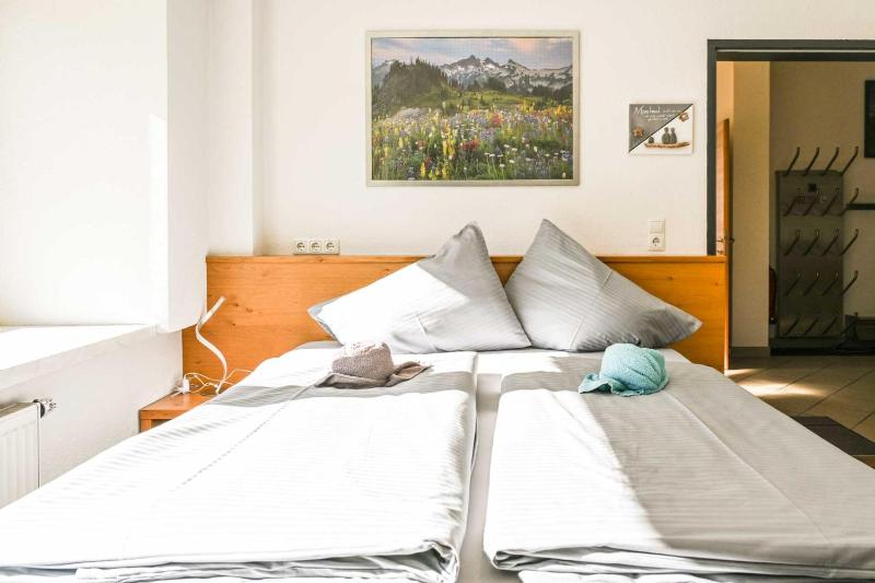 Double Room image 4