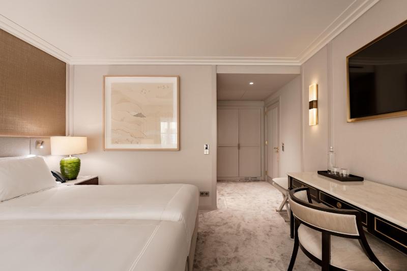 Classic Double Room image 3