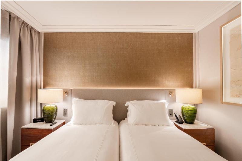 Classic Double Room image 4