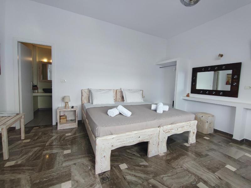 Superior Suite with Caldera View image 2