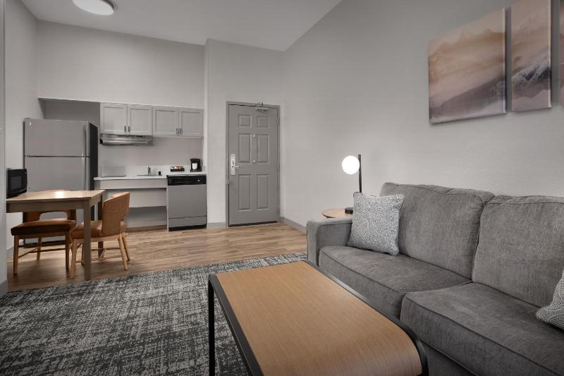 Suite with Two Double Beds - Mobility Access/Non-Smoking image 4