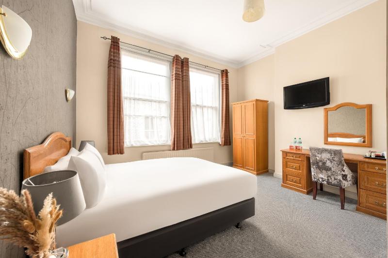 Double Room image 1