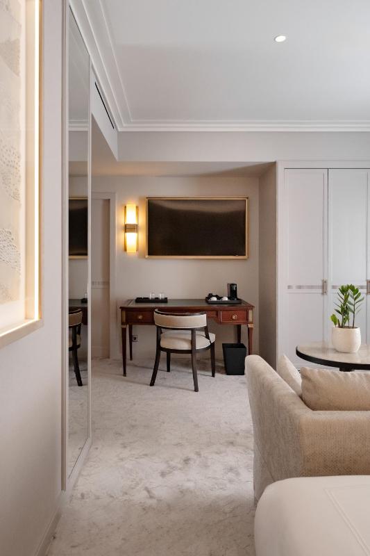 Classic Superior Double Room image 3