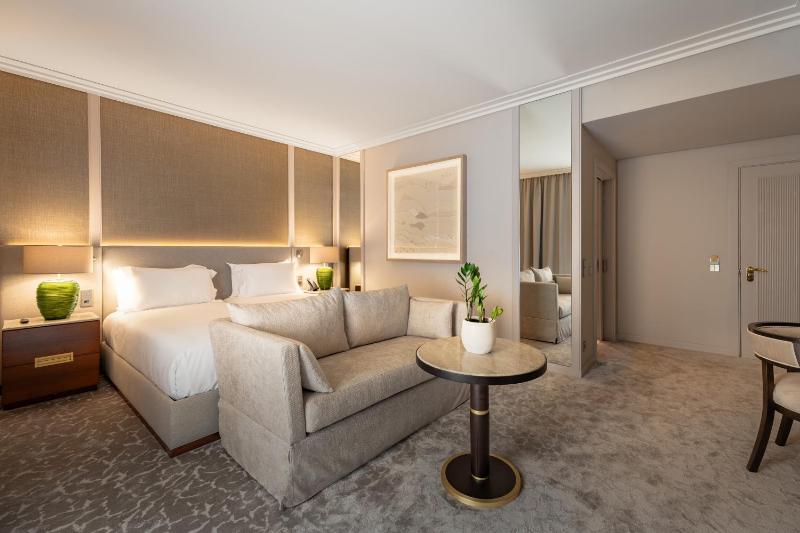 Classic Superior Double Room image 4