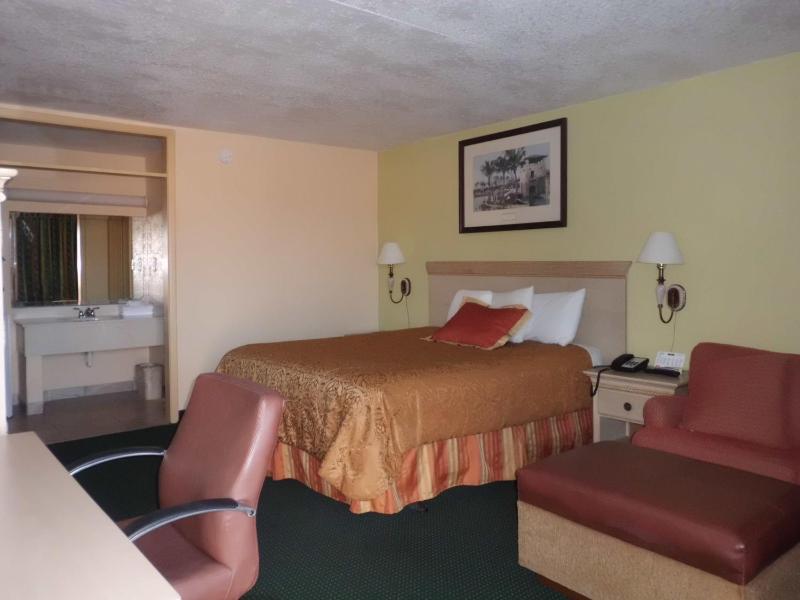 King Suite - Non-Smoking