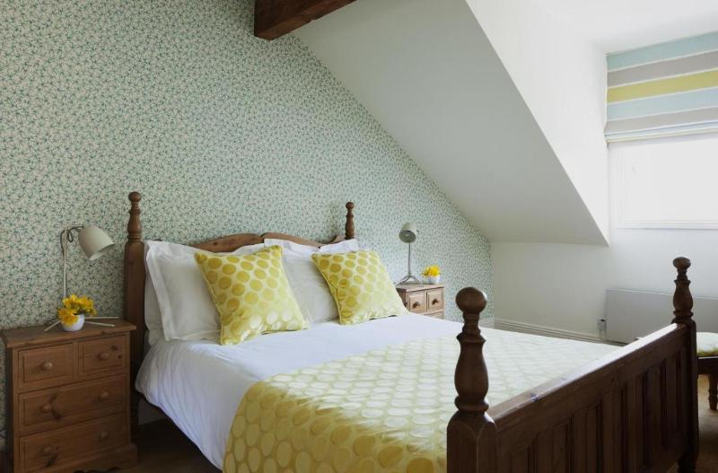 Double Room with Private Bathroom - Annex image 4