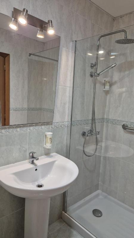 Double Room image 3