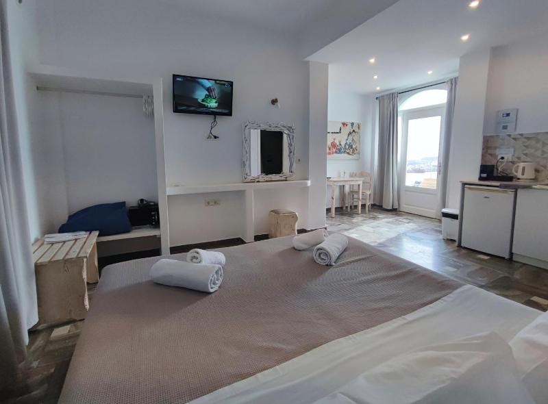 Junior Suite with Caldera View image 1