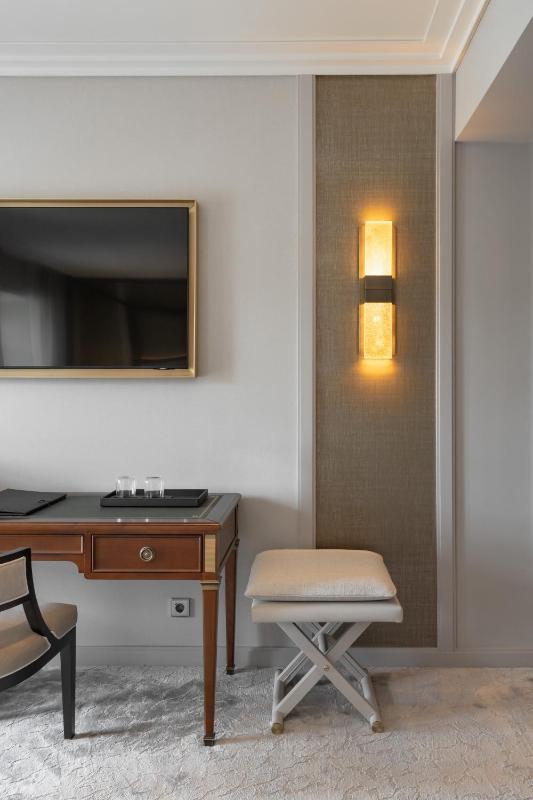 Prestige Double Room with River View image 4