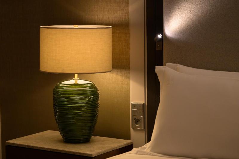 Deluxe Double Room with River View image 4