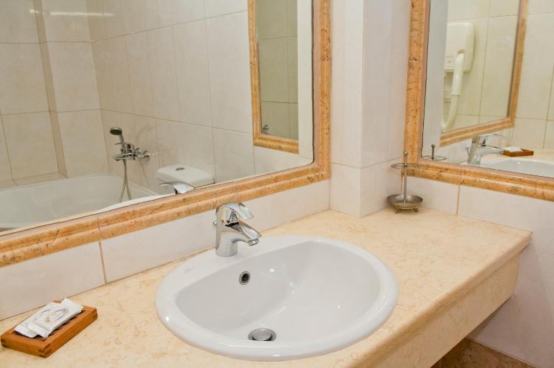 Classic Single Room image 4