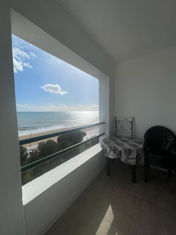 Studio with Sea View image 2