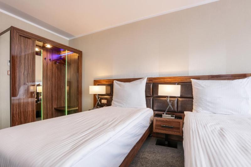 Luxury Quadruple Room image 4