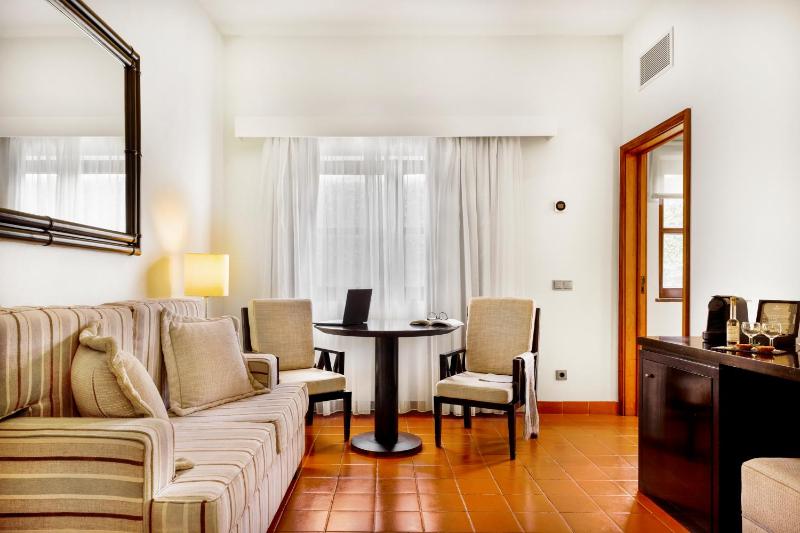 Standard Suite image 4