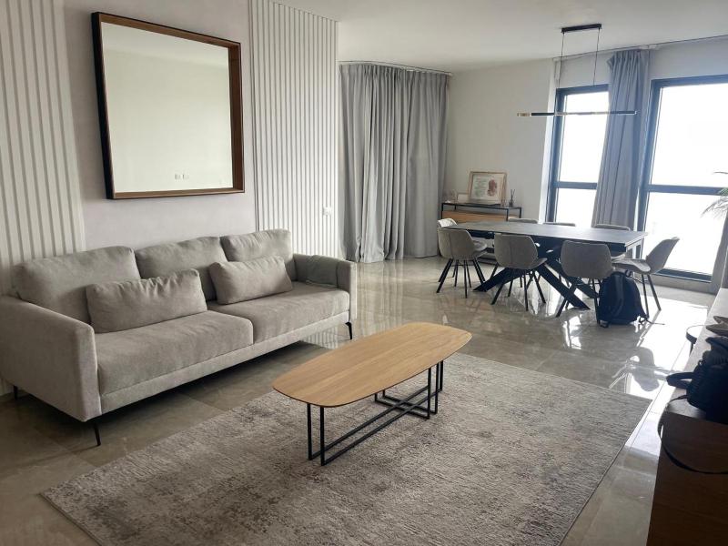 J Tower Luxury - image 1