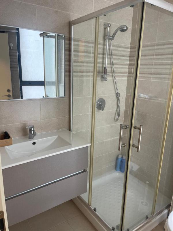 J Tower Luxury - image 4