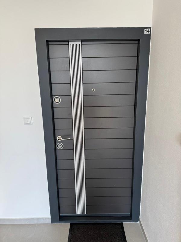 One-Bedroom Apartment - Non-Smoking image 2