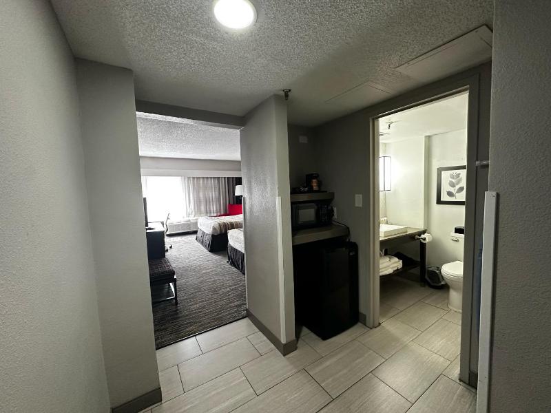 Queen Room with Two Queen Beds image 3