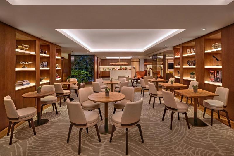 Superior Suite, 1 King image 2