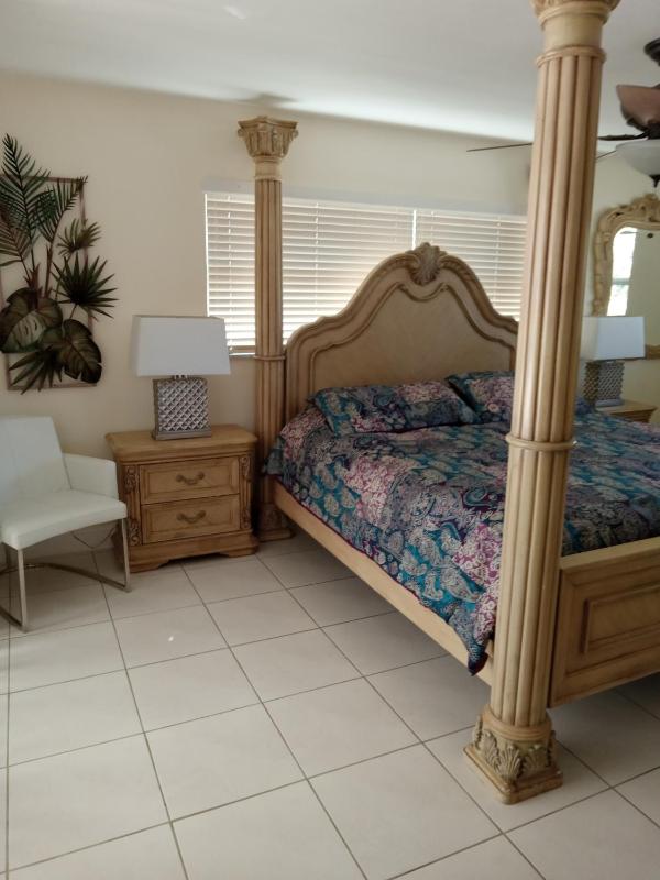 villa - Sleeps 6 & sports boat - image 8