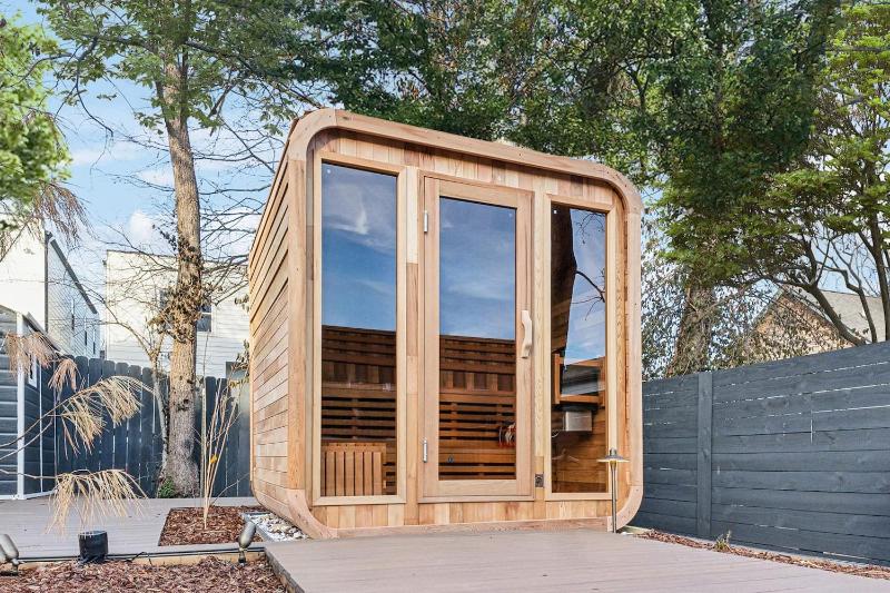 Luxury Spa Retreat Sauna Hot Tub & Fire Pit - image 16