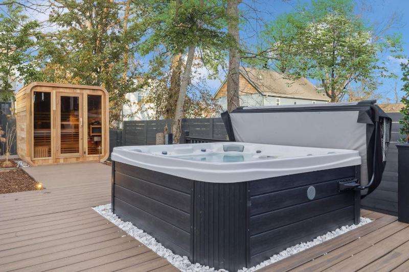 Luxury Spa Retreat Sauna Hot Tub & Fire Pit - image 8