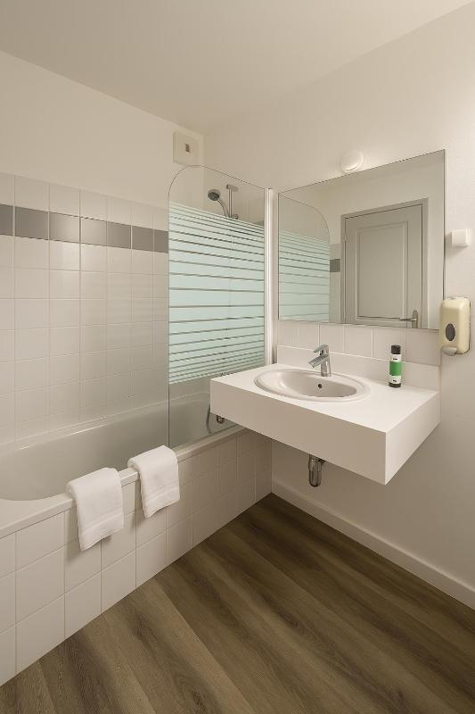 One-Bedroom Apartment image 4