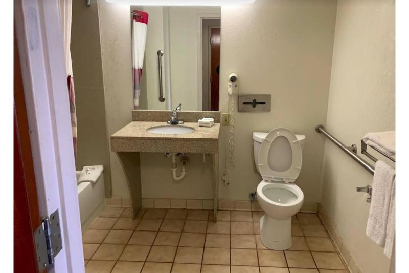 King Room - Disability Access image 2