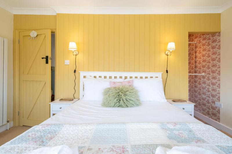 69 Saxmundham Road - image 50